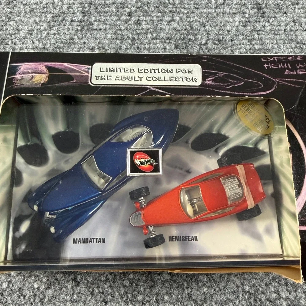 Hot Wheels Foose Design Vehicle Set Manhattan Hemisfear Blue Red 1:64 Diecast